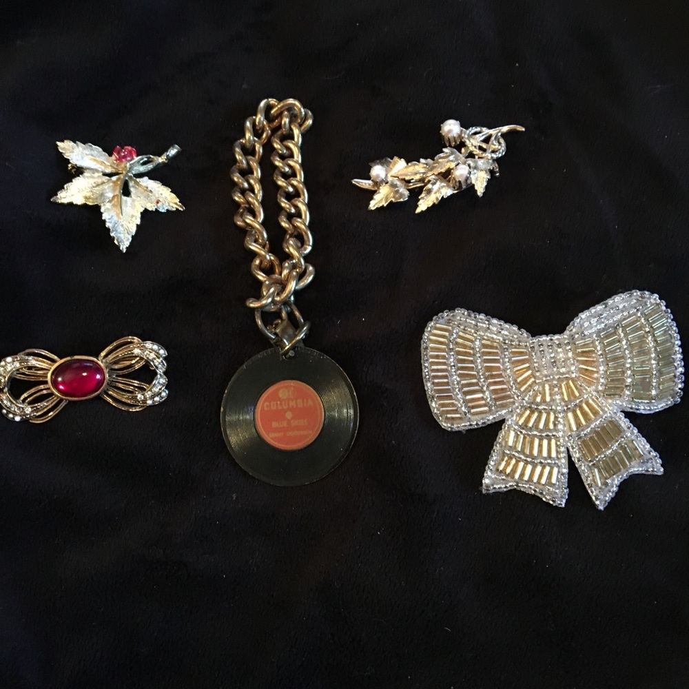 Vintage  broached and bracelet